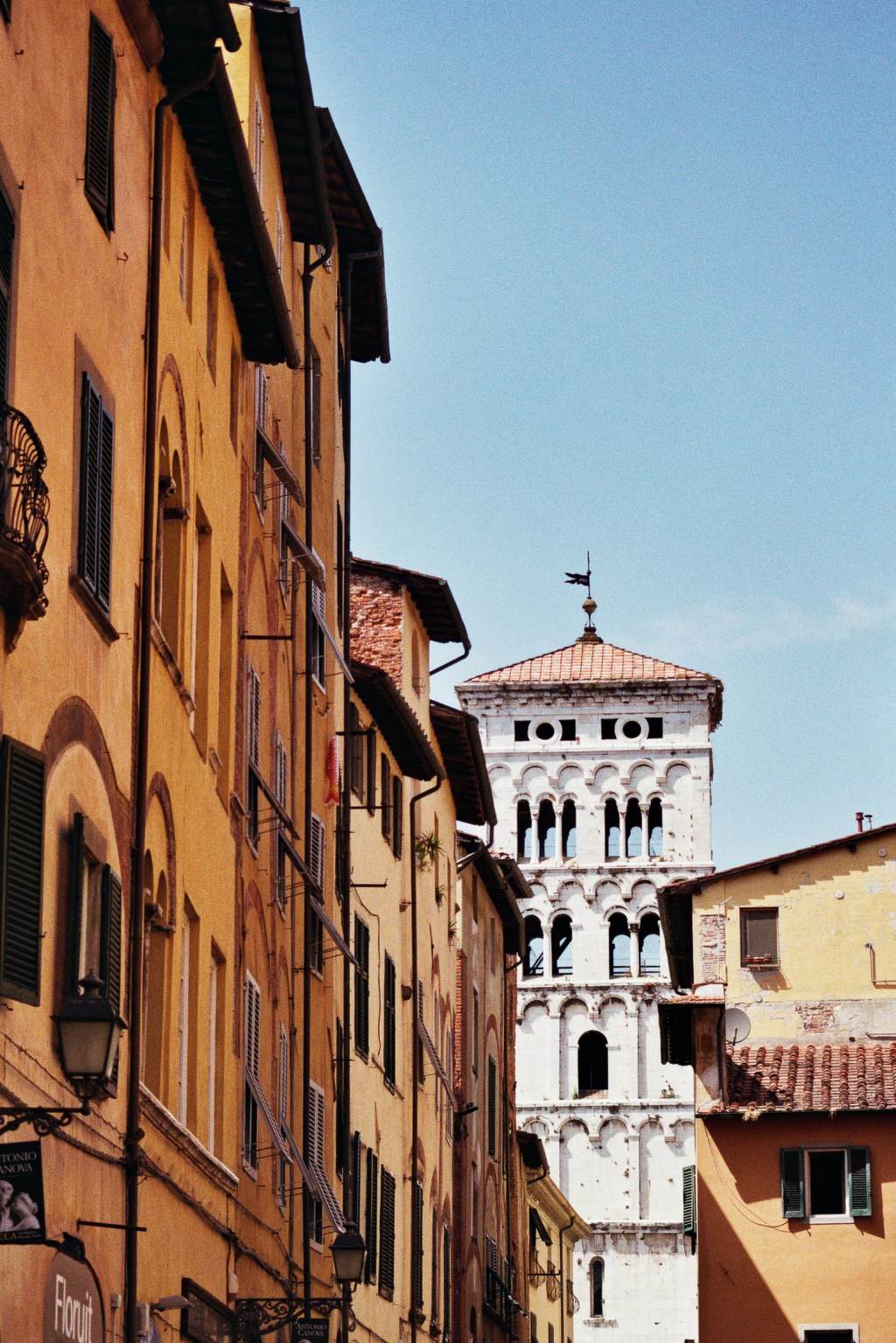 Noon in Lucca